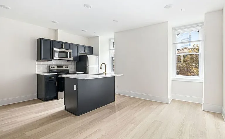 1913 Wallace St #12 — Photo 2