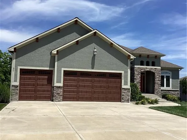 12834 Hubbard Rd, Kansas City, KS 66109