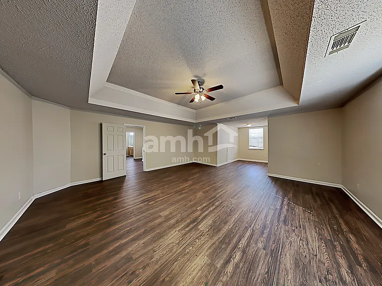512 Hamlet Dr — Photo 9