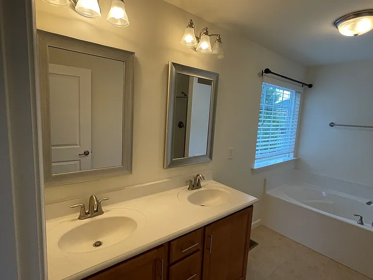 5736 Hurkett Ct — Photo 26