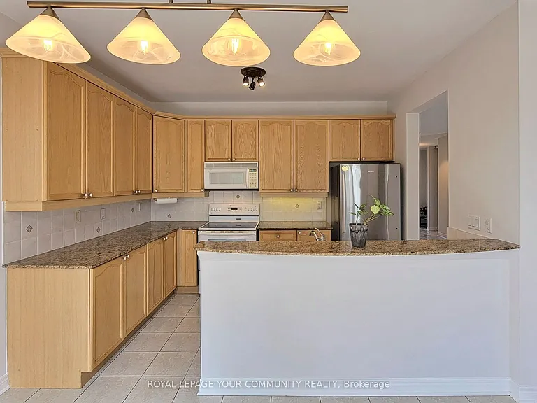 39 Lark Cres — Photo 8
