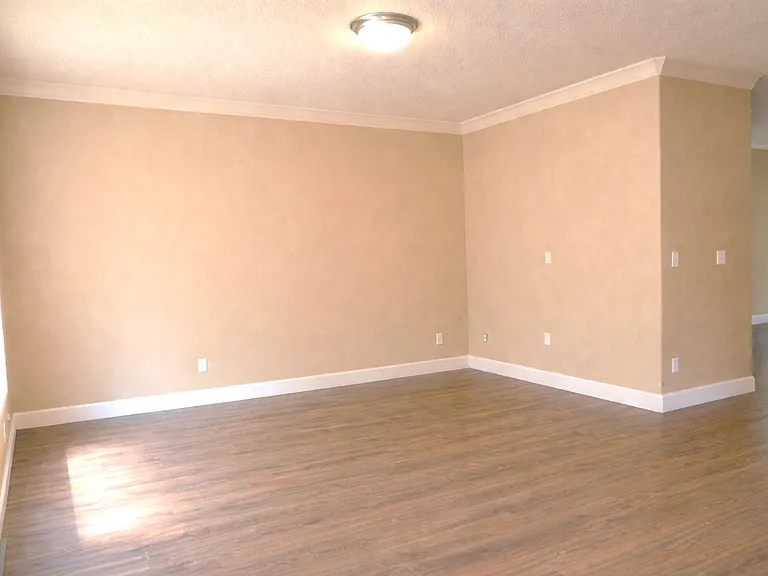 3223 E 27th Cir — Photo 11