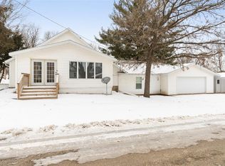 502 Main St, Center Point, IA 52213