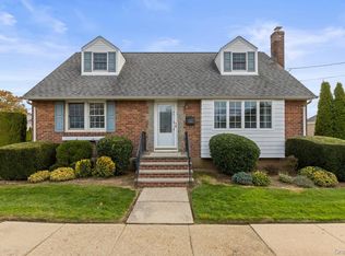 124 Kilburn Rd S, West Hempstead, NY 11552