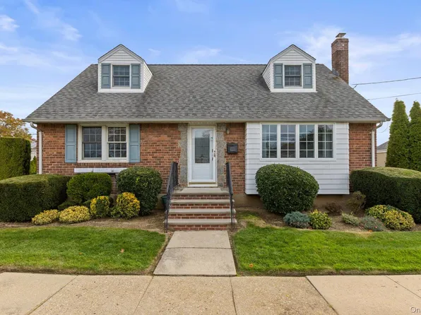 124 Kilburn Road S, Garden City South, NY 11530