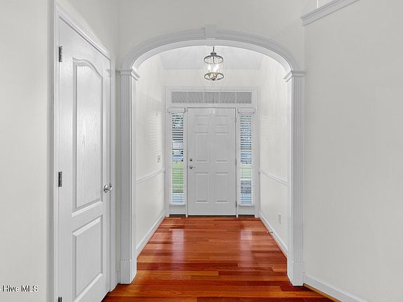 3rd image of 38 Amber Ct