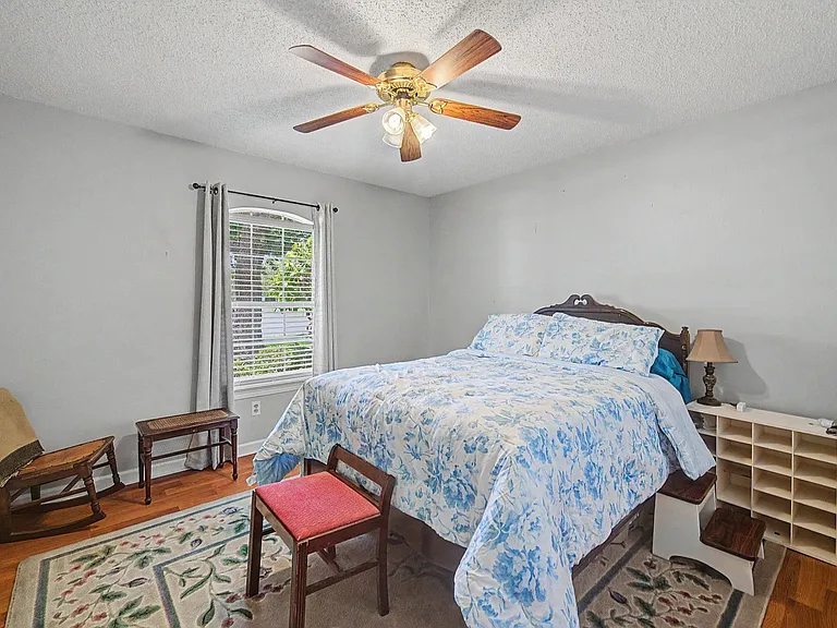 300 Cheyenne Dr — Photo 17