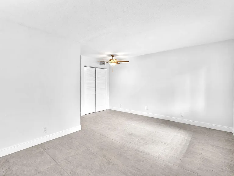 1101 NE 18th Ave #4 — Photo 11