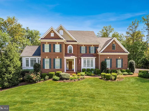 15806 Waterford Creek Cir, Hamilton, VA 20158