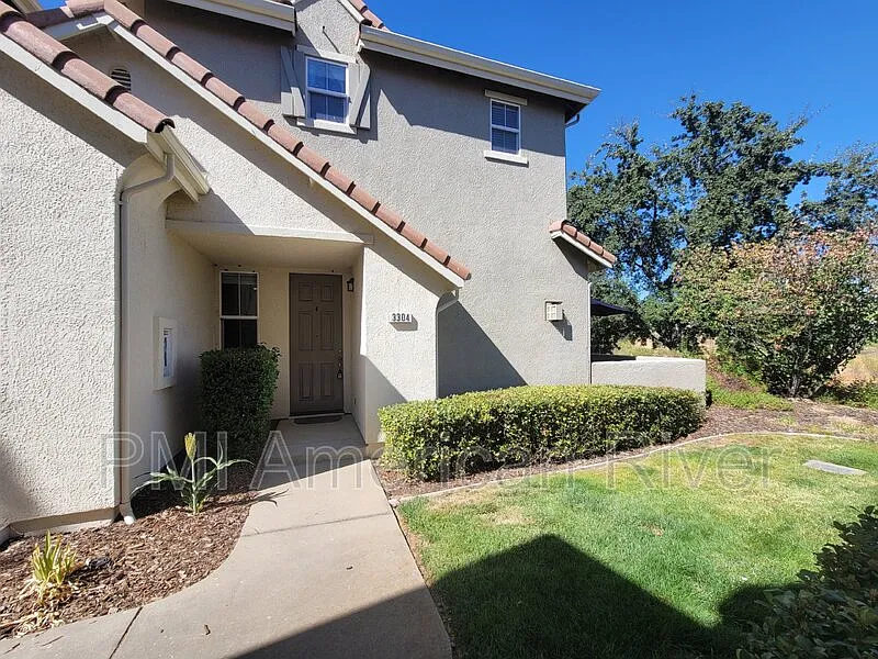 2 bed, 2.5 bath, 1747 sqft, $2,595 — Photo 2