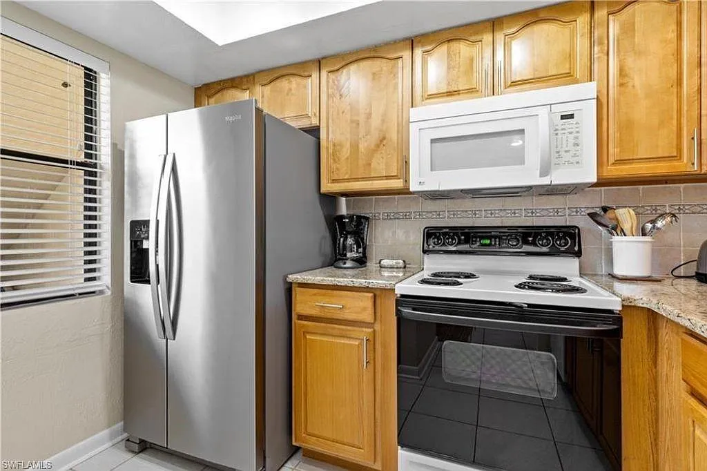 2 bed, 1.0 bath, 766 sqft, $1,700 — Photo 3
