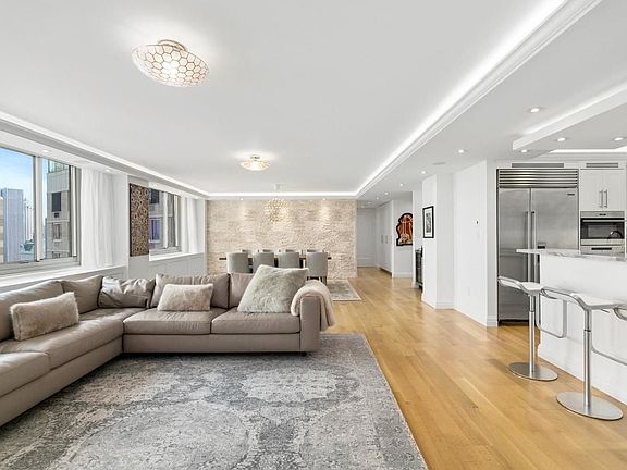 5th image of 30 W 63rd St APT 32V