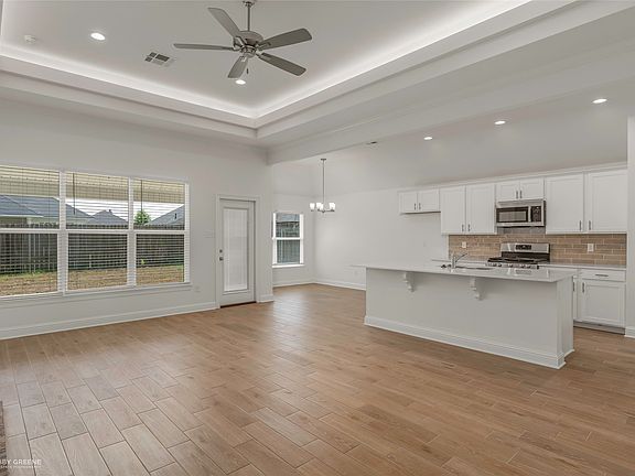 3rd image of 358 Camden Hl