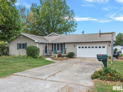 220 Lone Starr St, Nokomis, IL, 62075