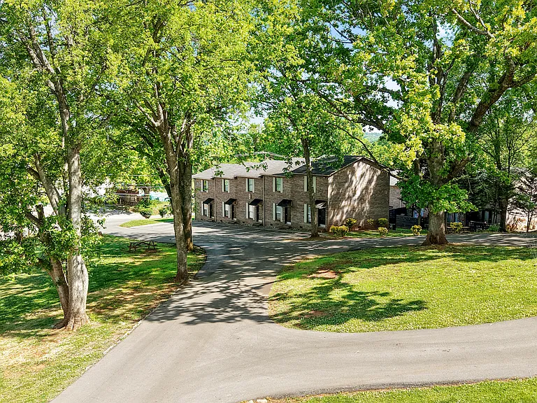 Hillwood Villas — Photo 5