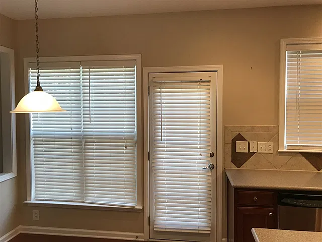 3 bed, 2.5 bath, 1992 sqft, $2,420 — Photo 3