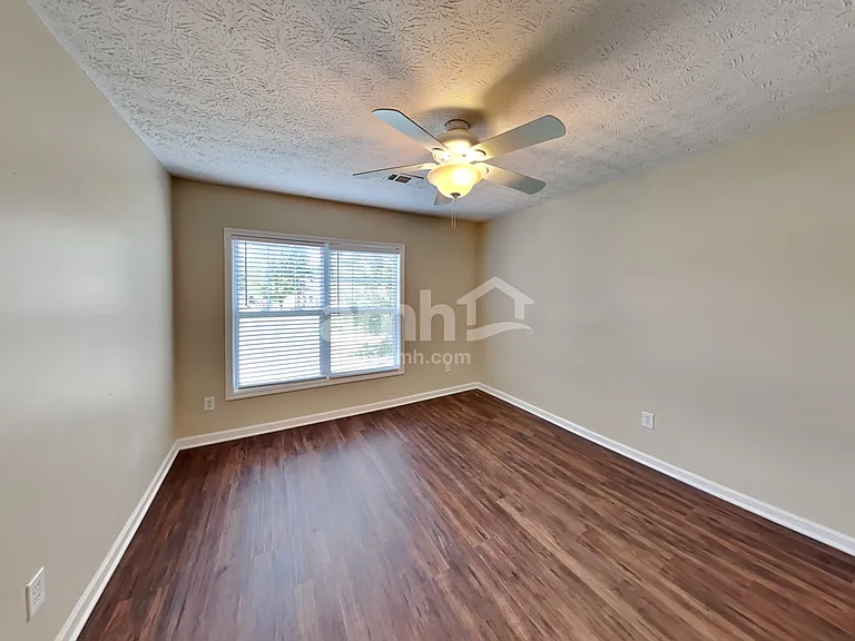616 Laurel Bnd — Photo 16
