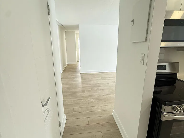 1276 Rae St — Photo 5