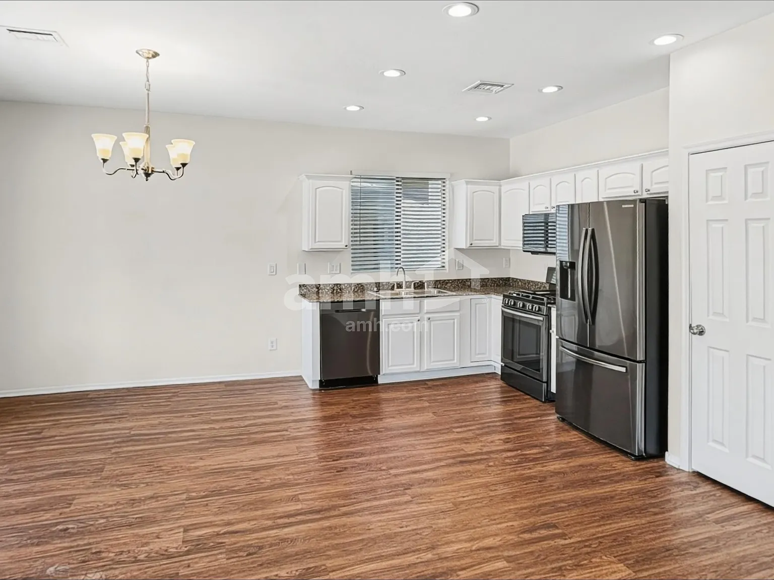 3 bed, 2.5 bath, 1646 sqft, $1,905 — Photo 4