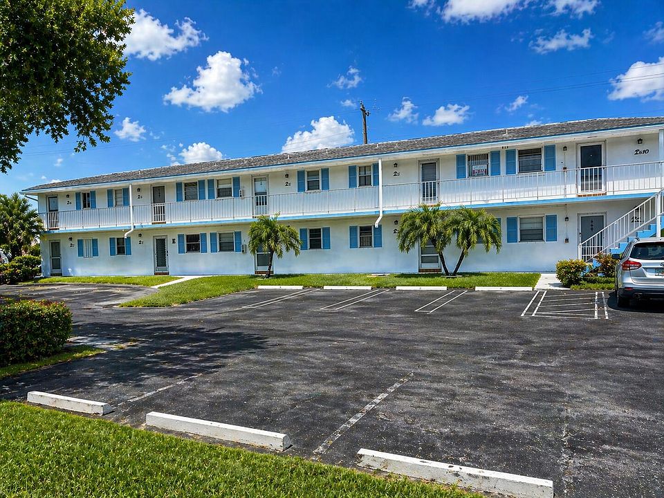 1st image of 1115 Lake Terrace #211