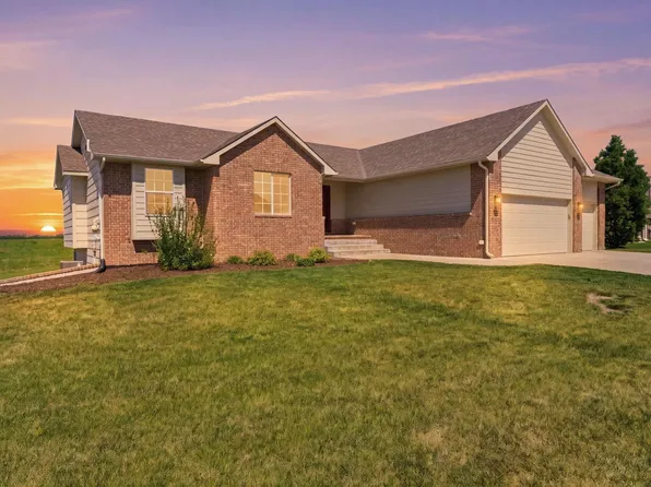 117 Ember Way, Hesston, KS 67062