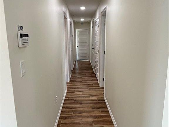 5th image of 622 E Llano Grande St