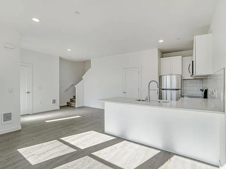 6841 N Montana Ave — Photo 4