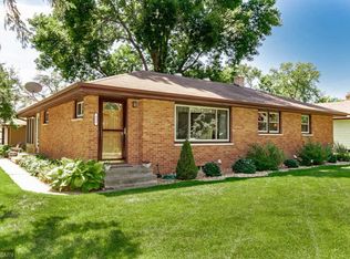 684 Grandview Ave W, Roseville, MN 55113