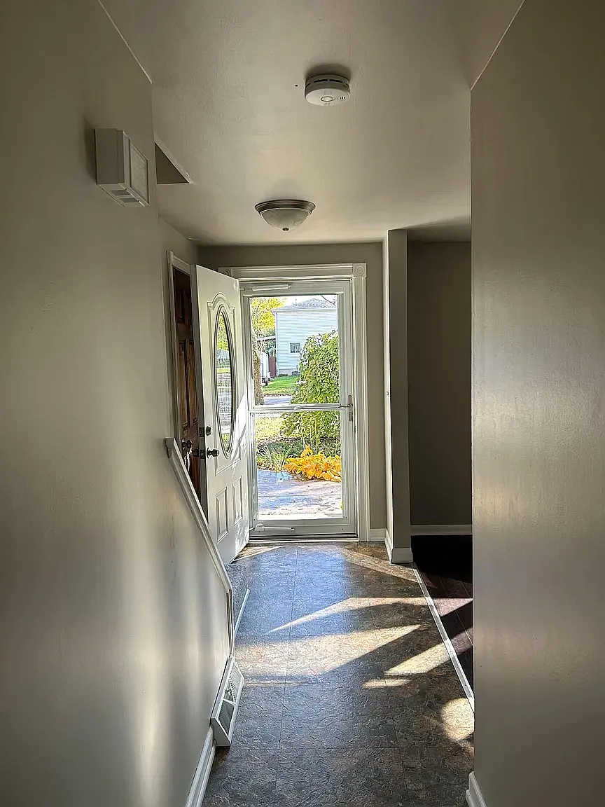 3 bed, 1.5 bath, 1260 sqft, $2,000 — Photo 4