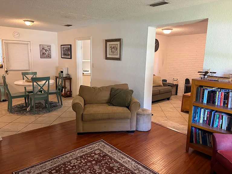 812 NE 9th Ave — Photo 14