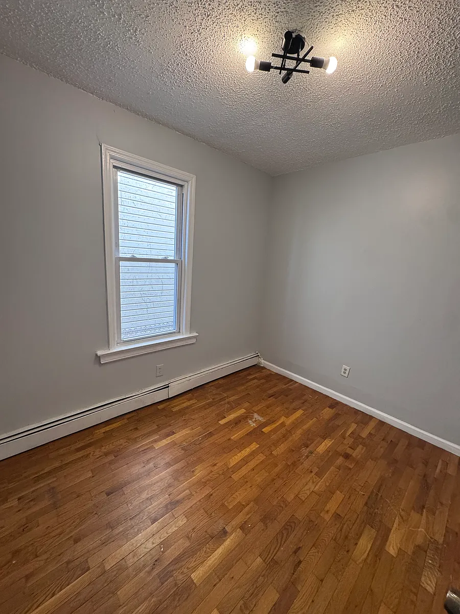 Building Photo - 390 S 10th St #2