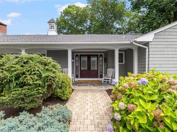 210 Wildflower Dr, Cranston, RI 02921