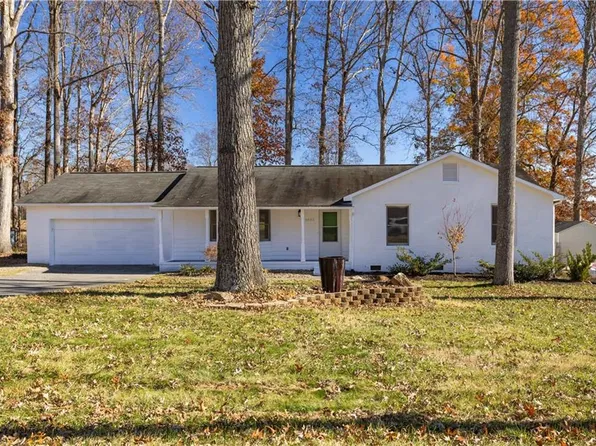 5833 Poppy Seed Dr, Belews Creek, NC 27009