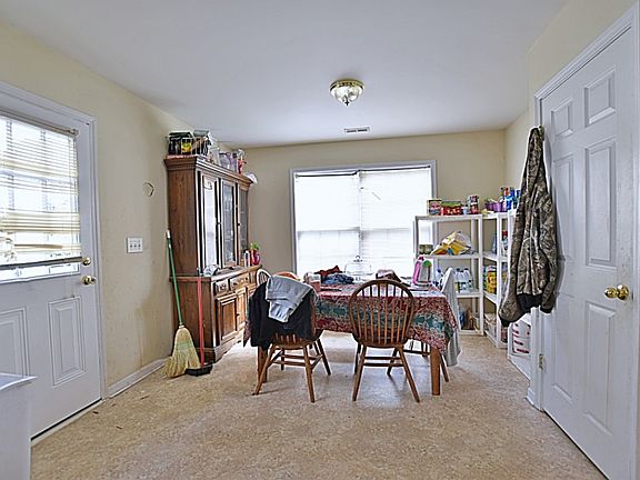 3rd image of 822 Orr Dr
