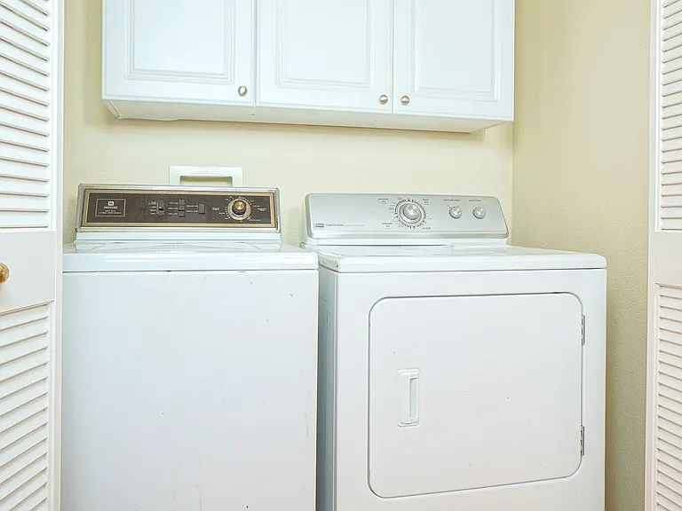 558 Driscoll Pl — Photo 12