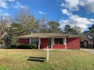 243 Deerwood Dr, Hinesville, GA 31313