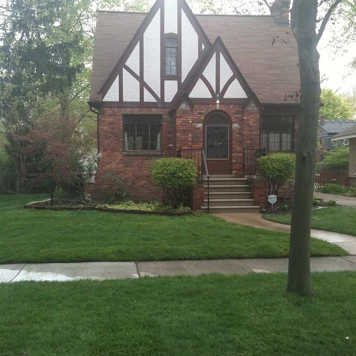 1st image of 361 E Oakridge St