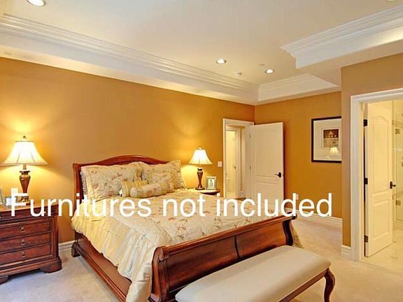 3rd image of 11582 Moorpark St #201