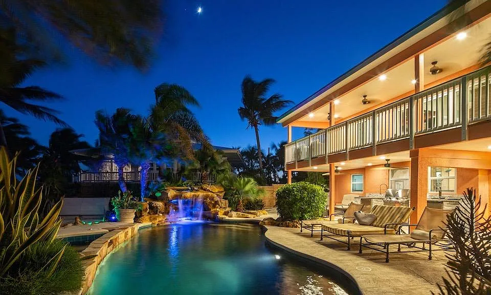 47 Bay Dr