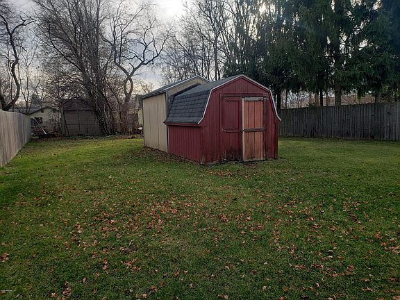3rd image of 226 43rd St SE