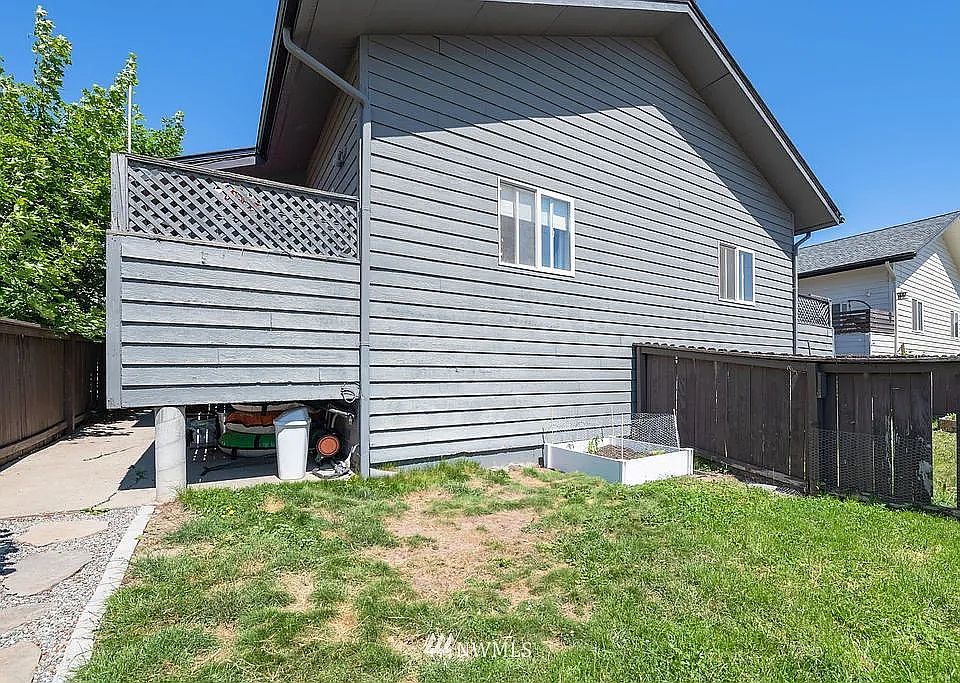 back of house (Fence to be replaced)