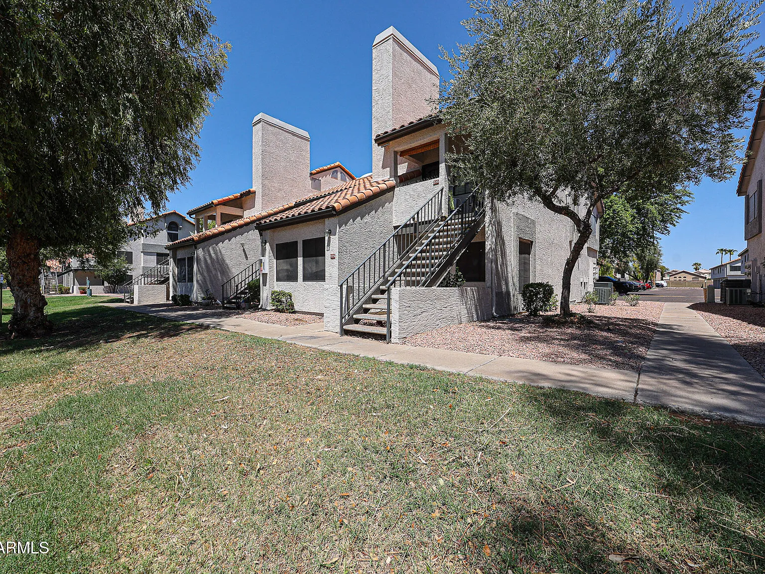 2 bed, 1.0 bath, 832 sqft, $1,600 — Photo 2