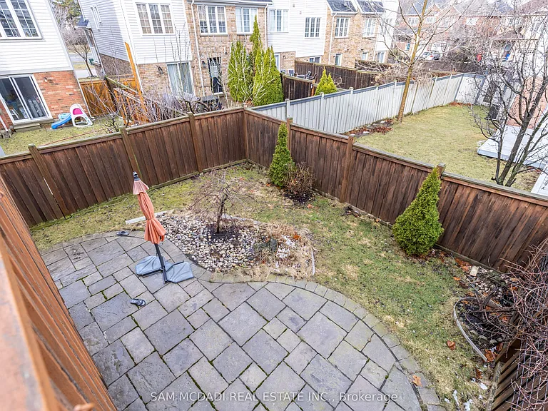 1260 Lamont Cres — Photo 23