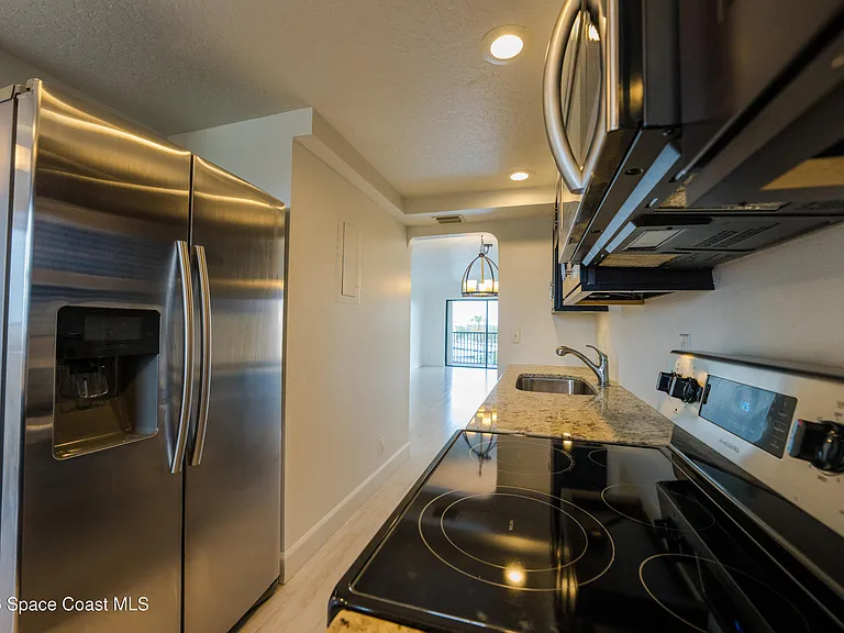 500 Palm Springs Blvd #403 — Photo 9