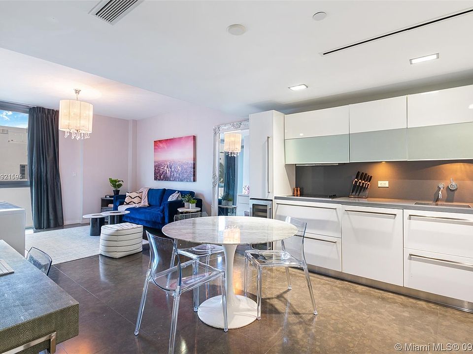 1st image of 220 21st St APT 312