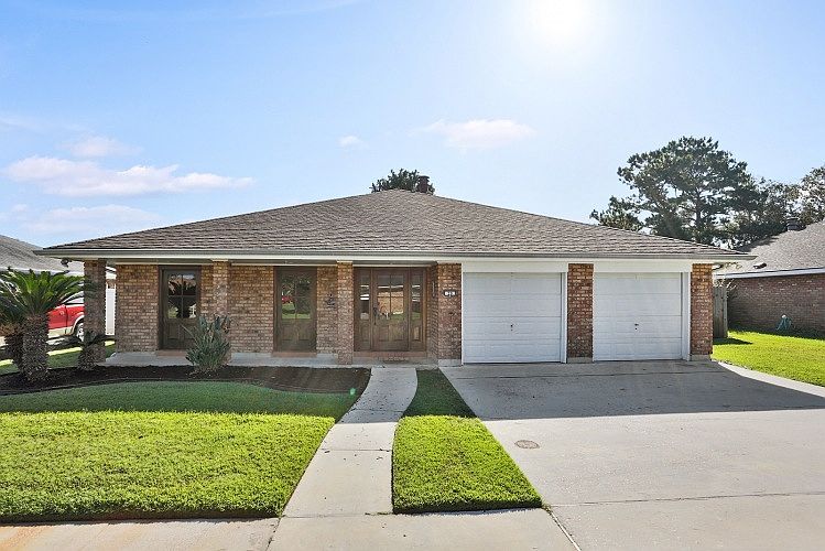 1st image of 20 Mercurey Dr
