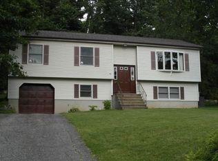 44 Tall Oaks Dr, Hamburg, NJ 07419