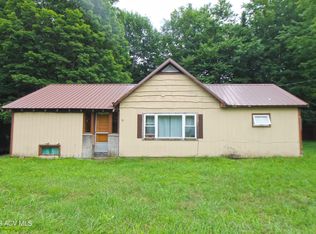 16 7th Lake Rd, Inlet, NY 13360