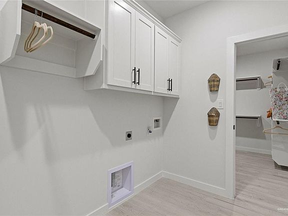 3rd image of 1028 Katrin Dr