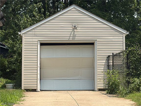 5th image of 1273 Girard St
